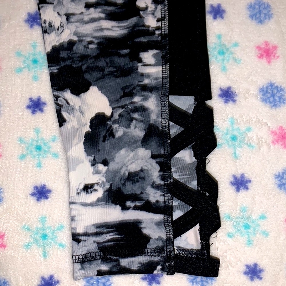 Floral workout bundle πΈπ€π€ - Picture 4 of 11